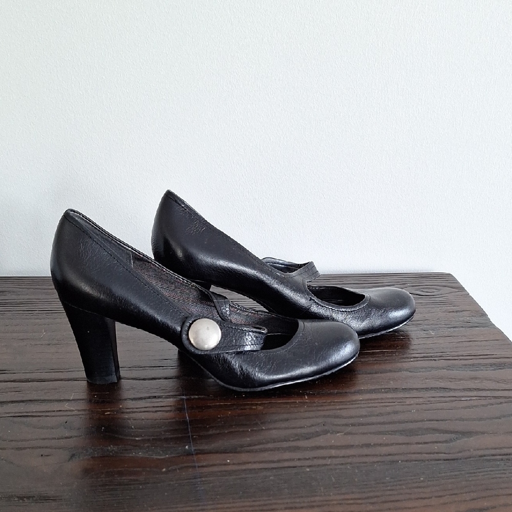 Elegant Black Maryjane Leather Heels with Button Detail